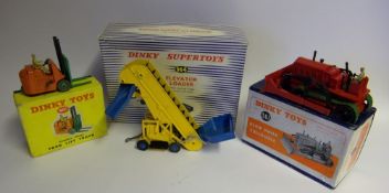Dinky No 401 Coventry Climax Fork Lift Truck: orange body, green forks,