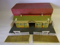 Hornby Series, No 4 Station: with lithographed detail and two platform ramps, boxed. boxed.