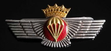 A Spanish Paratrooper's gilt and enamel cap badge:,