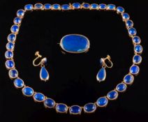 An early 20th century gold and lapis lazuli necklace: with graduated oval stones in Roman setting,