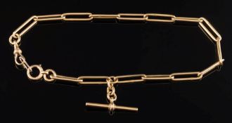 An 18ct gold, oval-link fob chain with attached T-bar: on bolt ring clasp, 45gms gross weight.