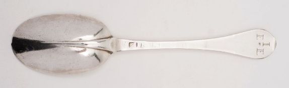 A late 17th/early 18th century silver dog nosed spoon, maker Peter Pemberton I, Chester,