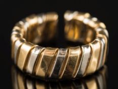 A two-colour 18ct gold torq ring: the flexible ring expanding from size from N 1/2 upwards, 10.