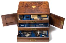 An Edwardian plated Kings pattern flatware service: includes part carving set, twelve table knives,