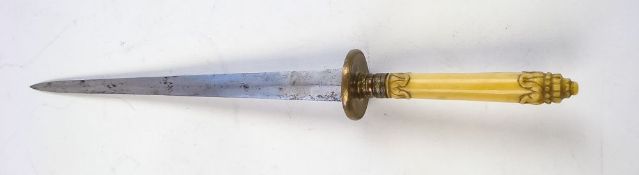 A late 18th/early 19th century dirk: with 17.5cm.
