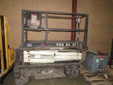 Lift-A-Lot Lift Battery Operated Hydraulic Lift Needs Batteries one wheel damaged (Located in