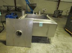 Approximately 200 gallon square tank. Stainless steel with square lid 32