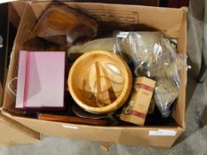 Various assorted ceramics, including Royal Worcester Evesham casseroles,