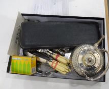 Pair of EPNS bone-handled fish servers in case,