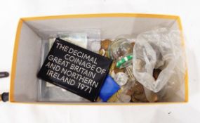 Quantity of GB and foreign coinage and bank notes including a 1971 decimal set