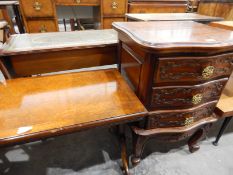 Three drawer serpentine-fronted bedside chest,