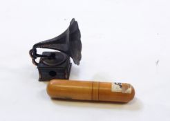 Metal miniature horn gramophone-pattern pencil sharpener and a brass cylindrical spirit level in