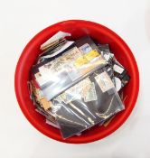 Extensive stamp collection in 10 albums and two tins (sorting lot)