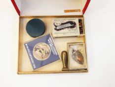 Modern Schaeffer fountain pen and biro set with chrome and black cases, in original box,