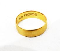 22ct gold wedding ring, approx.