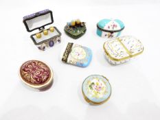 Quantity of porcelain and enamel trinket boxes (1 box)