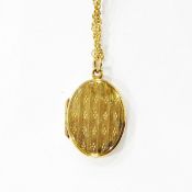 9ct gold locket with engine-turned decoration,