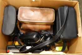 Quantity of cameras and accessories including a Praktica SLR camera with Prinz Galaxy 123.