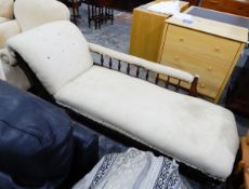 Late Victorian chaise longue with turned spindle gallery,