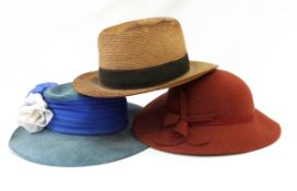 Assorted vintage hats, kid gloves, ermine tippet, etc.