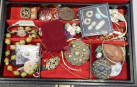 Victorian locket pendant of a bearded gentleman, in case,