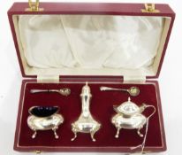 Modern three-piece silver condiment set, Sheffield 1976, comprising a salt, mustard pot,