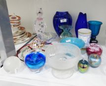 Mdina glass vase of baluster form with cream and blue decoration, 10cm high, a blue Art glass vase,