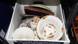 Royal Albert 'Country Roses' vase,