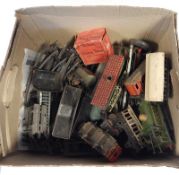 Hornby '0' gauge tinplate clockwork locomotive LNER 0-4-0, passenger carriages,