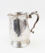 Silver tankard with everted lip, foliate scroll handle on circular foot, Sheffield 1942,