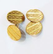 Pair of 18ct gold chain-pattern cufflinks, each oval with engine-turned decoration, 11.