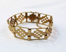 9ct gold bracelet, pierced geometric panel design, 21g approx.