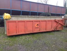 Hook lift skip c/w Larrington bulk body. Hydraulic tailgate. Location: Atherstone, Warwickshire.