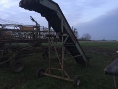 Herbert dirt elevator. Serial No: 029.98.