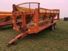 2004 Larrington 8 box loaders with trailer on 385/65R22.5 wheels and tyres.