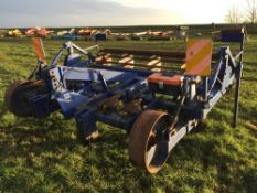 5 leg subsoiler with crumbler roller