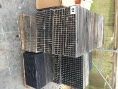 Qty mixed plug trays