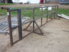 Quantity of tubular steel gates