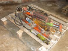 Quantity of hydraulic rams