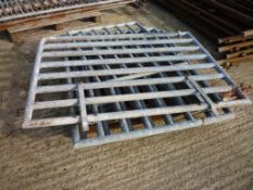 Pallet of 3 tubular gates