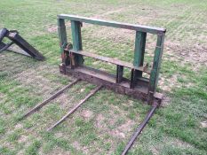 Bale spike to suit JCB