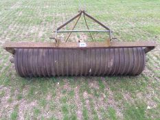 Linkage mounted cambridge roll