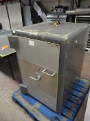 Chubb Large Safe with Dual Key Lock with Keys