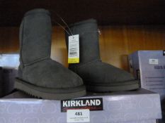 *CHILDREN'S SHEEPSKIN BOOTS (GREY) SIZE: 11
