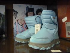 *KHOMBU CHILDREN'S BOOTS (LIGHT BLUE) SIZE: 10