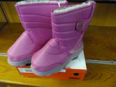 *KHOMBU CHILDREN'S BOOTS (PINK) SIZE: 5