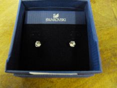 *SWAROVSKI EARRING