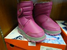 *KHOMBU CHILDREN'S BOOTS (PINK) SIZE: 10