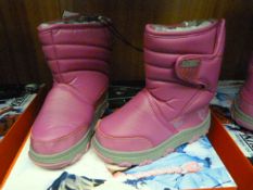 *KHOMBU CHILDREN'S BOOTS (PINK) SIZE: 11