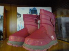 *KHOMBU CHILDREN'S BOOTS (PINK) SIZE: 3